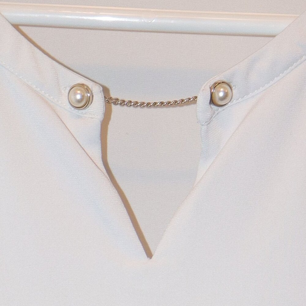 Calvin Klein White Keyhole Shell Top - Picture 3 of 4
